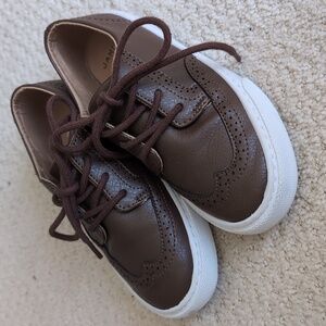 Janie and Jack boys wingtip sneakers in carafe brown